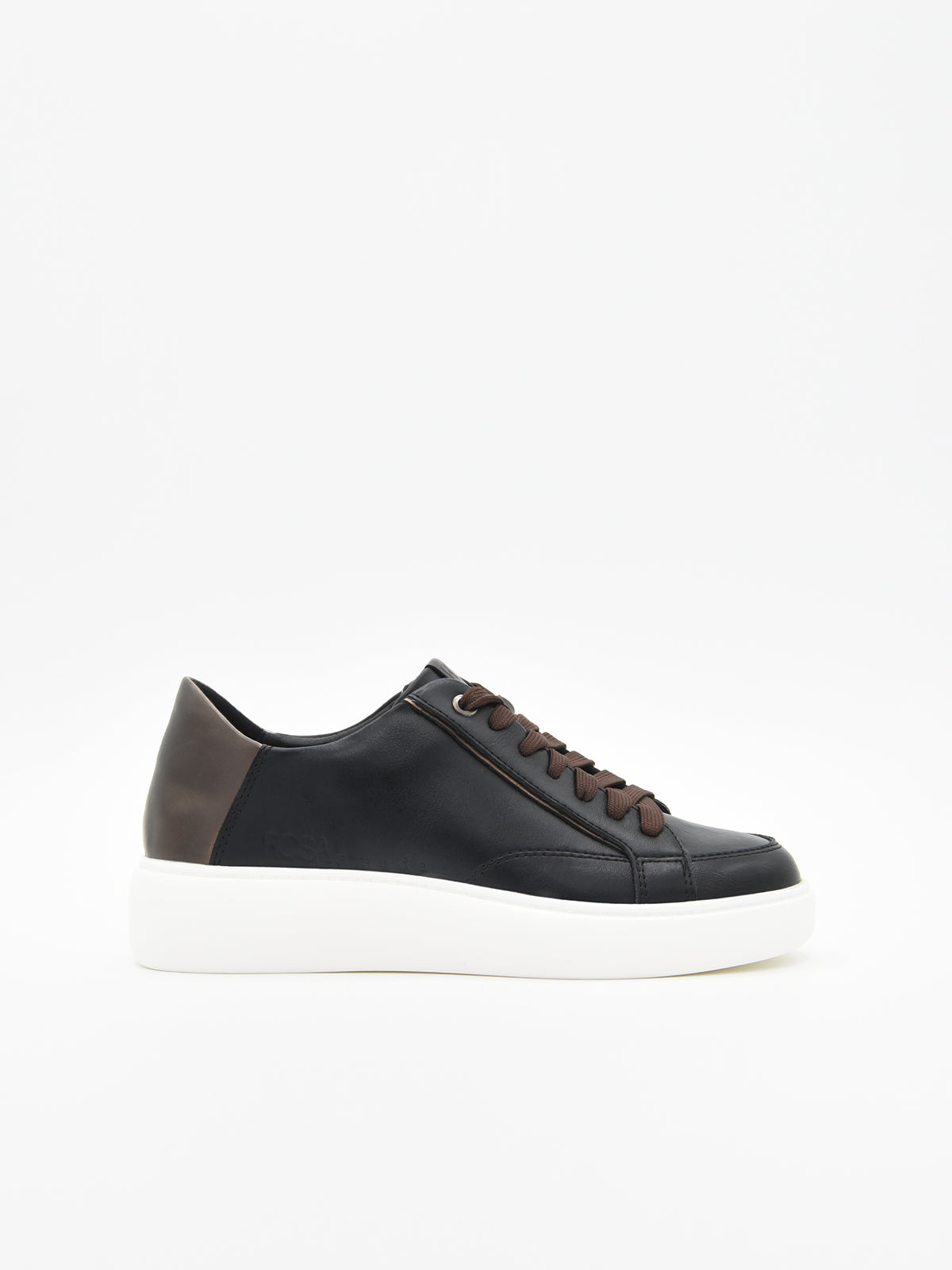 Zapatillas negras con detalle marrón