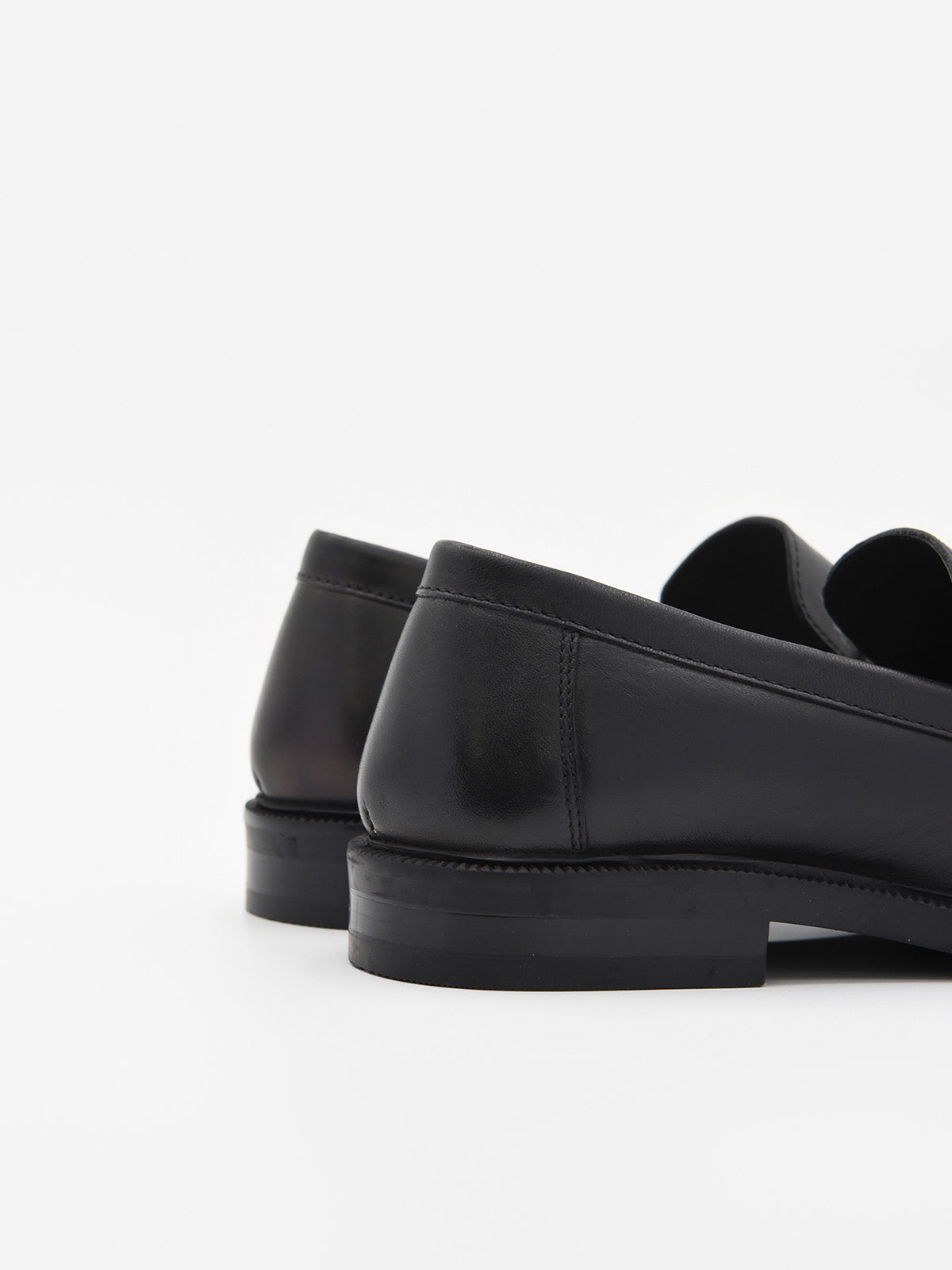MOCASINES DE PIEL NEGROS PARA MUJER