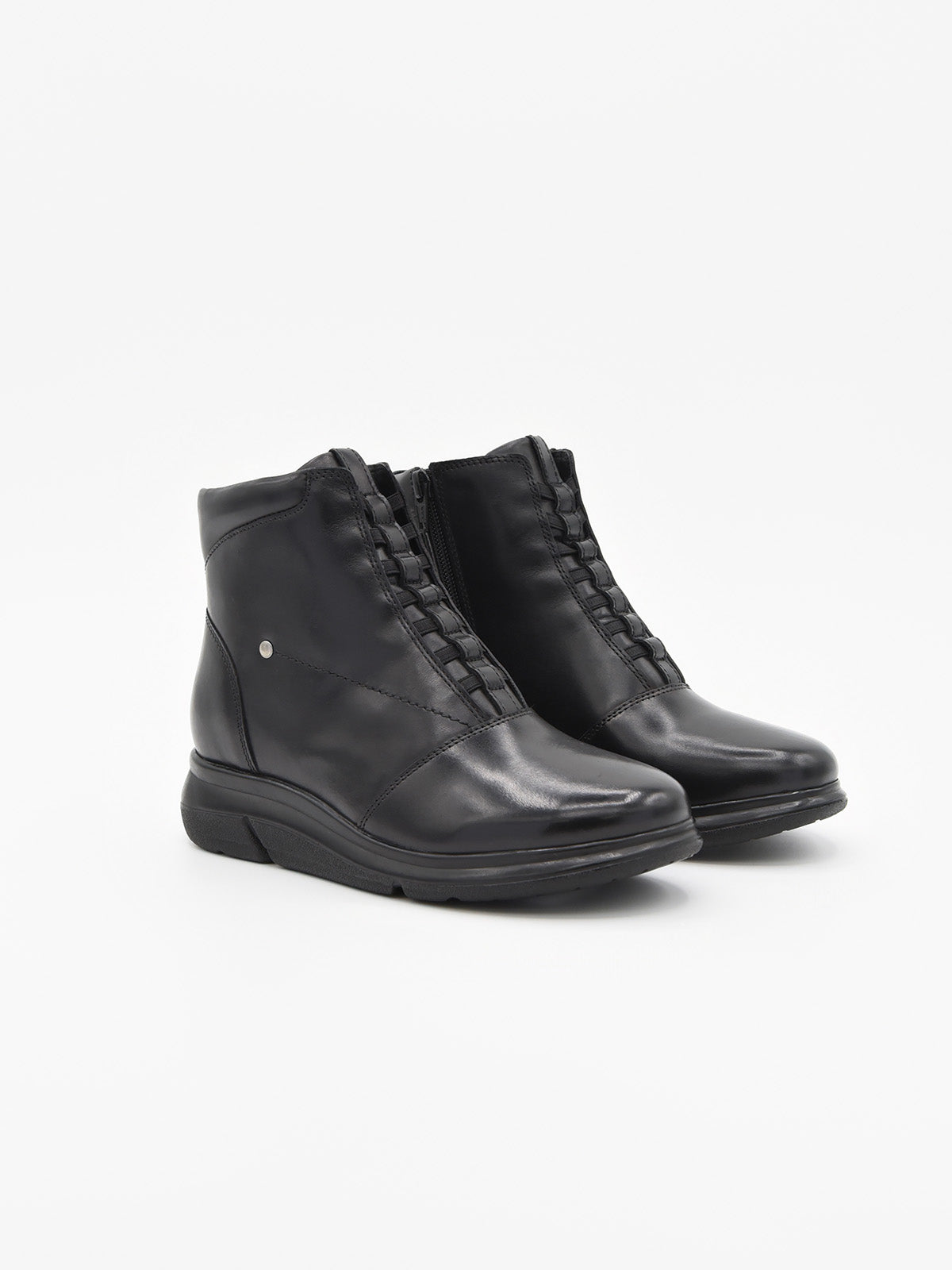 BOTA NEGRA CON CORDONES