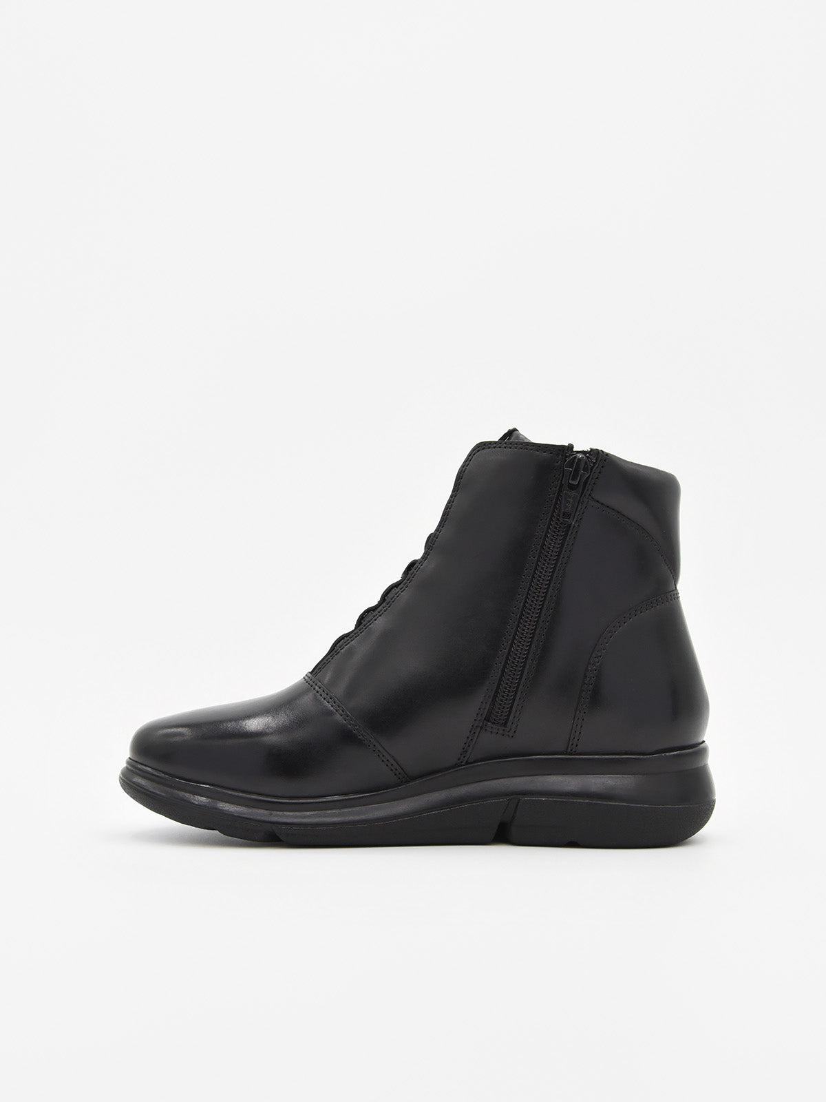 BOTA NEGRA CON CORDONES