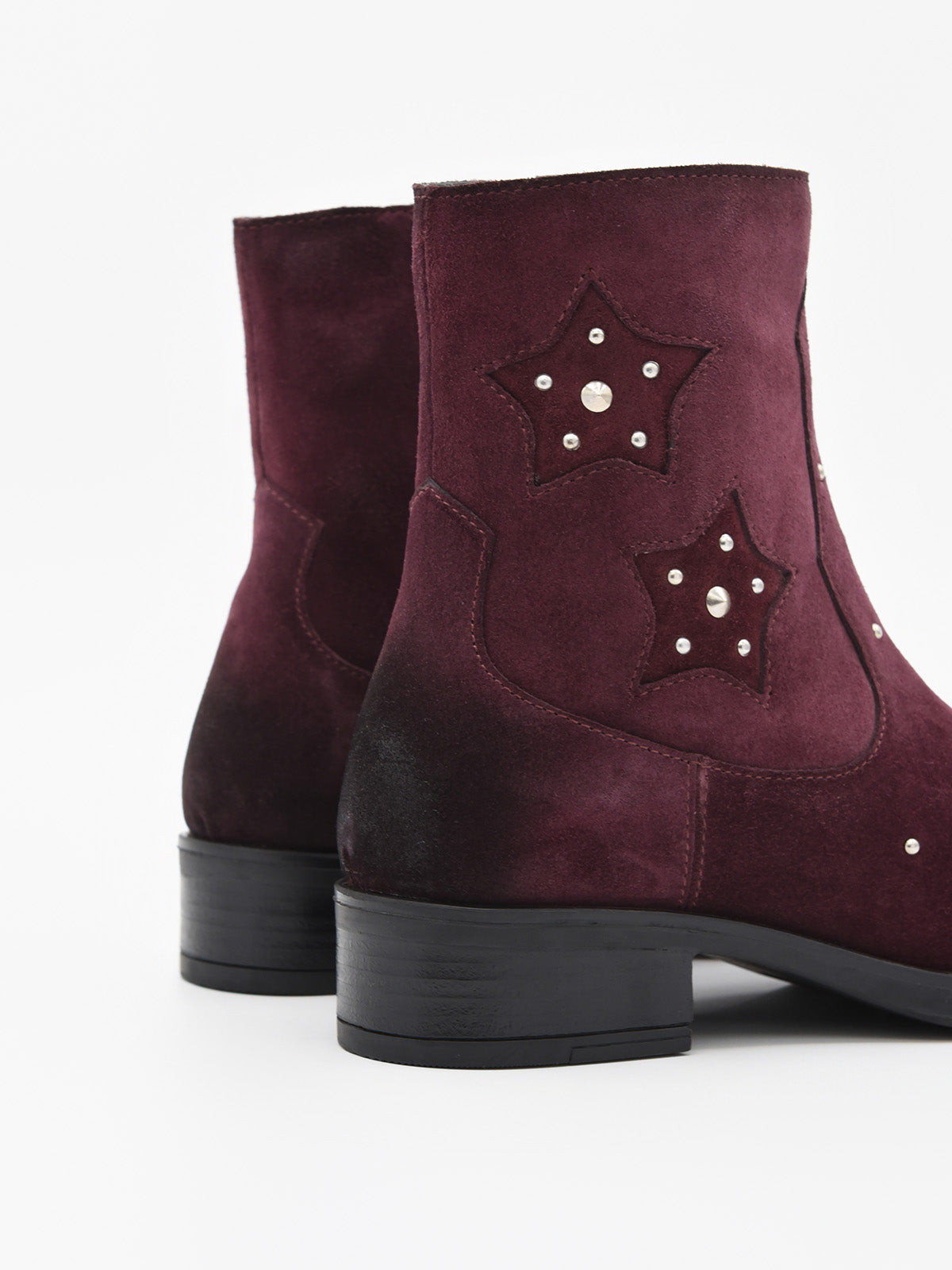 BOTINES BURDEOS DE SERRAJE CON TACHAS