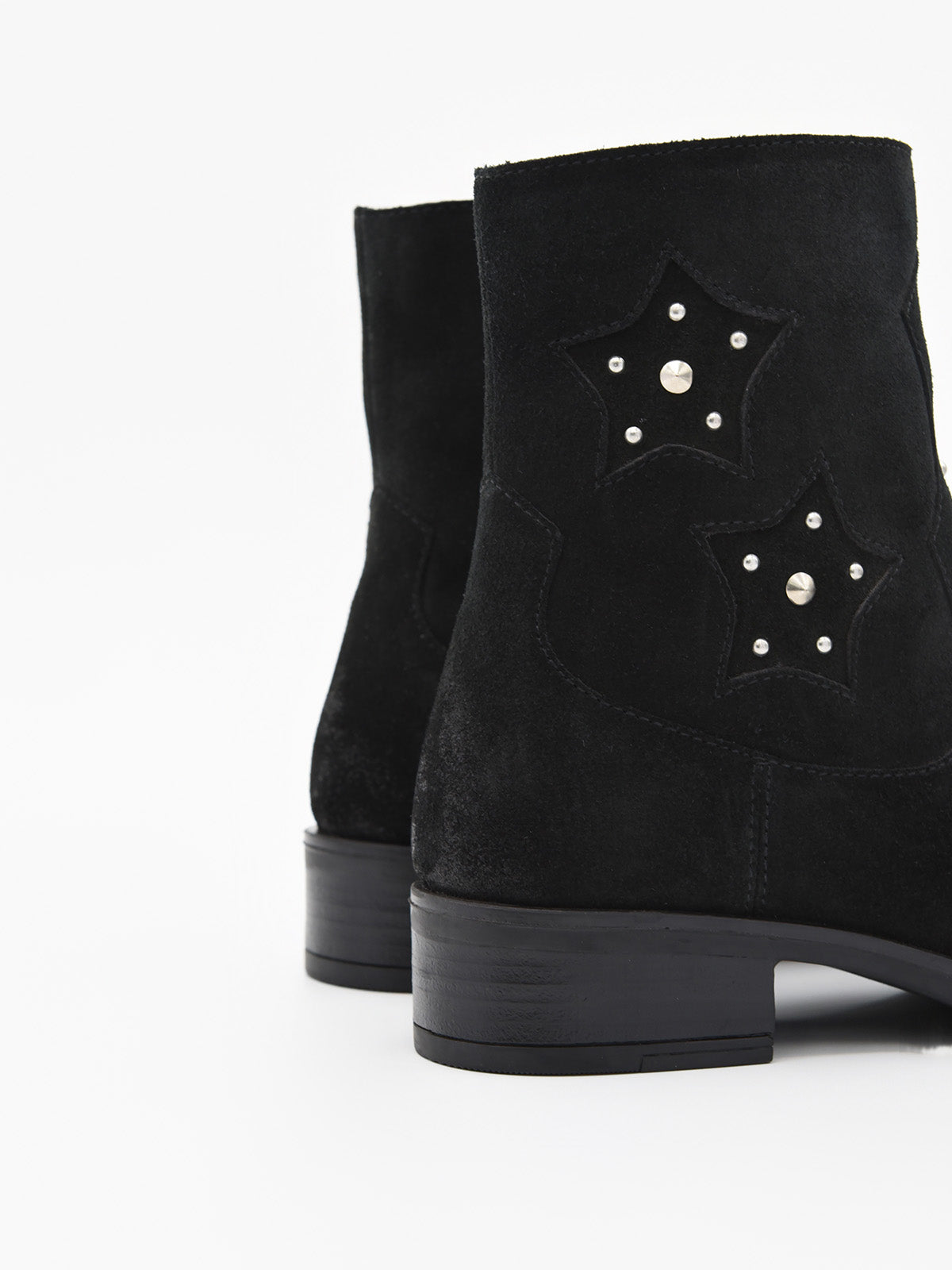 BOTINES  NEGROS DE SERRAJE CON TACHAS
