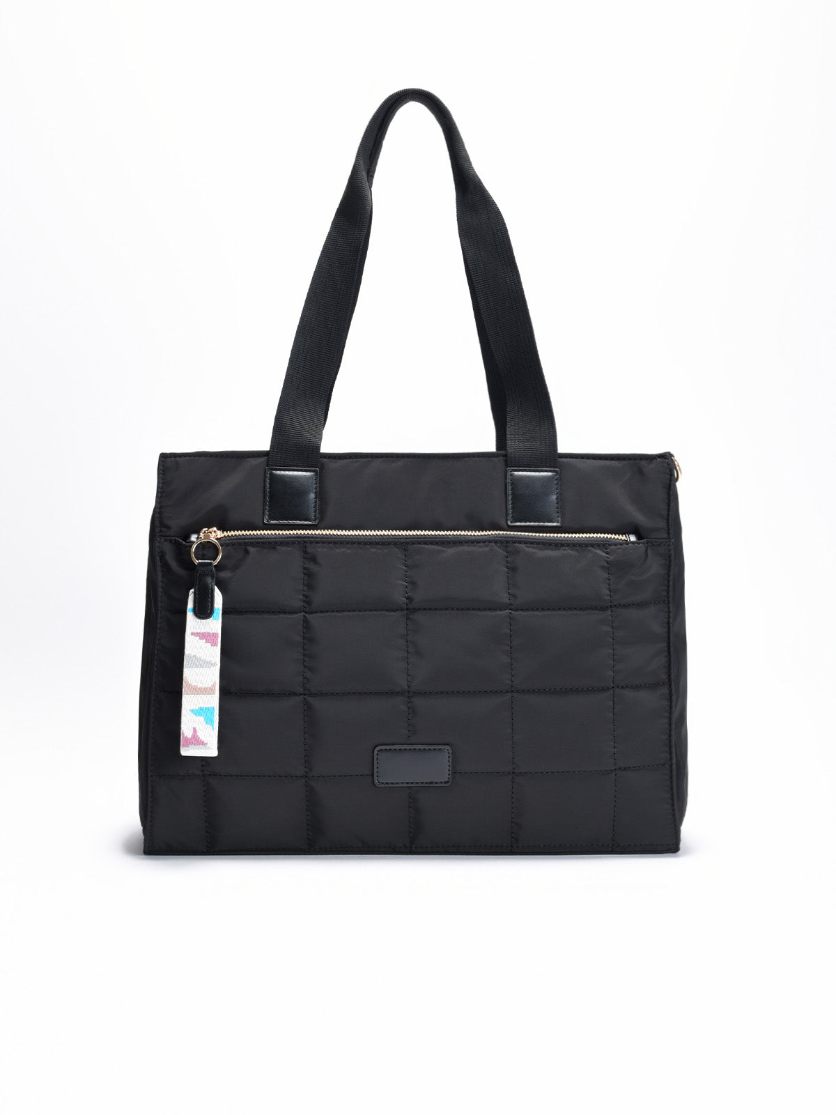 Bolso shopper negro acolchado con asas largas y bandolera desmontable, de diseño moderno y funcional.