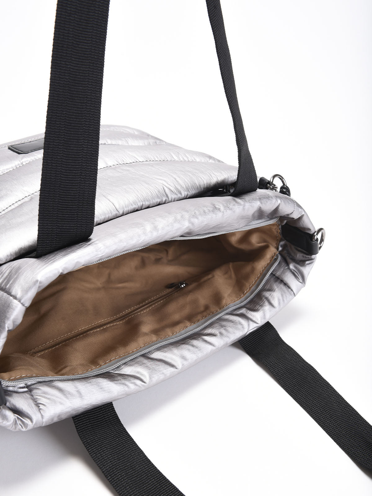 Bolso shopper plateado acolchado