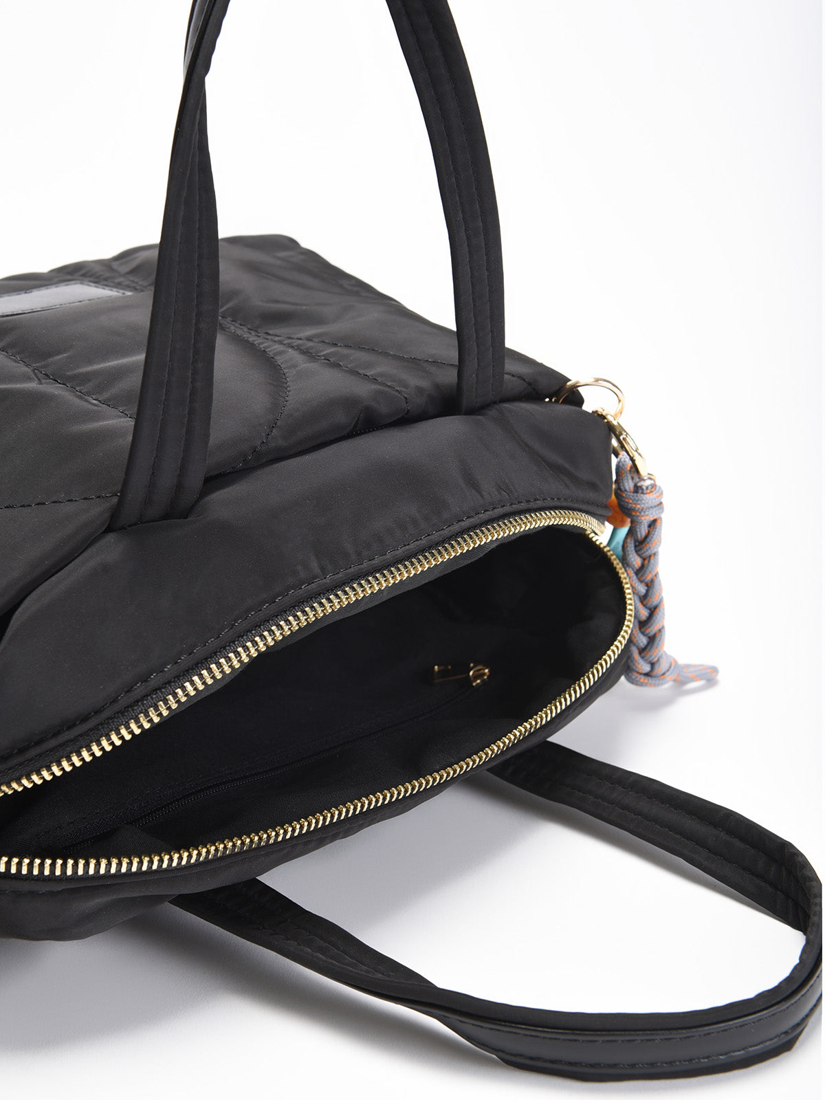 Bolso negro acolchado pequeño